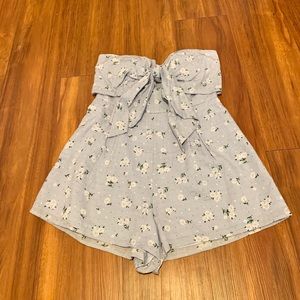 Strapless short floral romper
